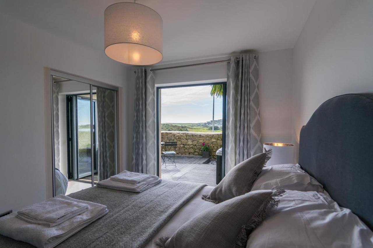 Apartment 3 Waterstone House - Sea Front Apartment, Hot Tub Tenby Exteriör bild