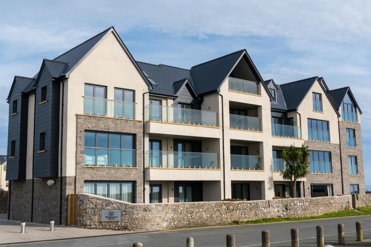 Apartment 3 Waterstone House - Sea Front Apartment, Hot Tub Tenby Exteriör bild