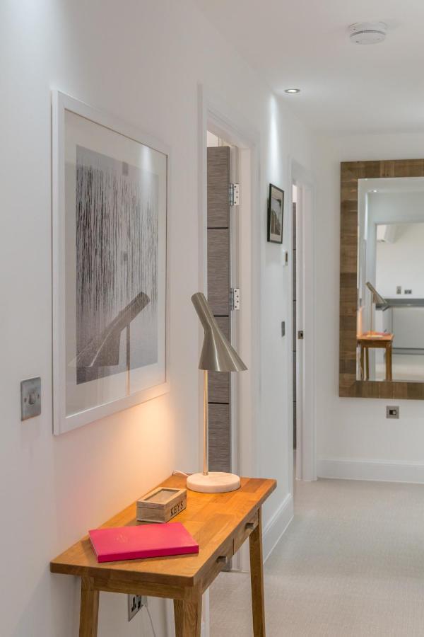 Apartment 3 Waterstone House - Sea Front Apartment, Hot Tub Tenby Exteriör bild